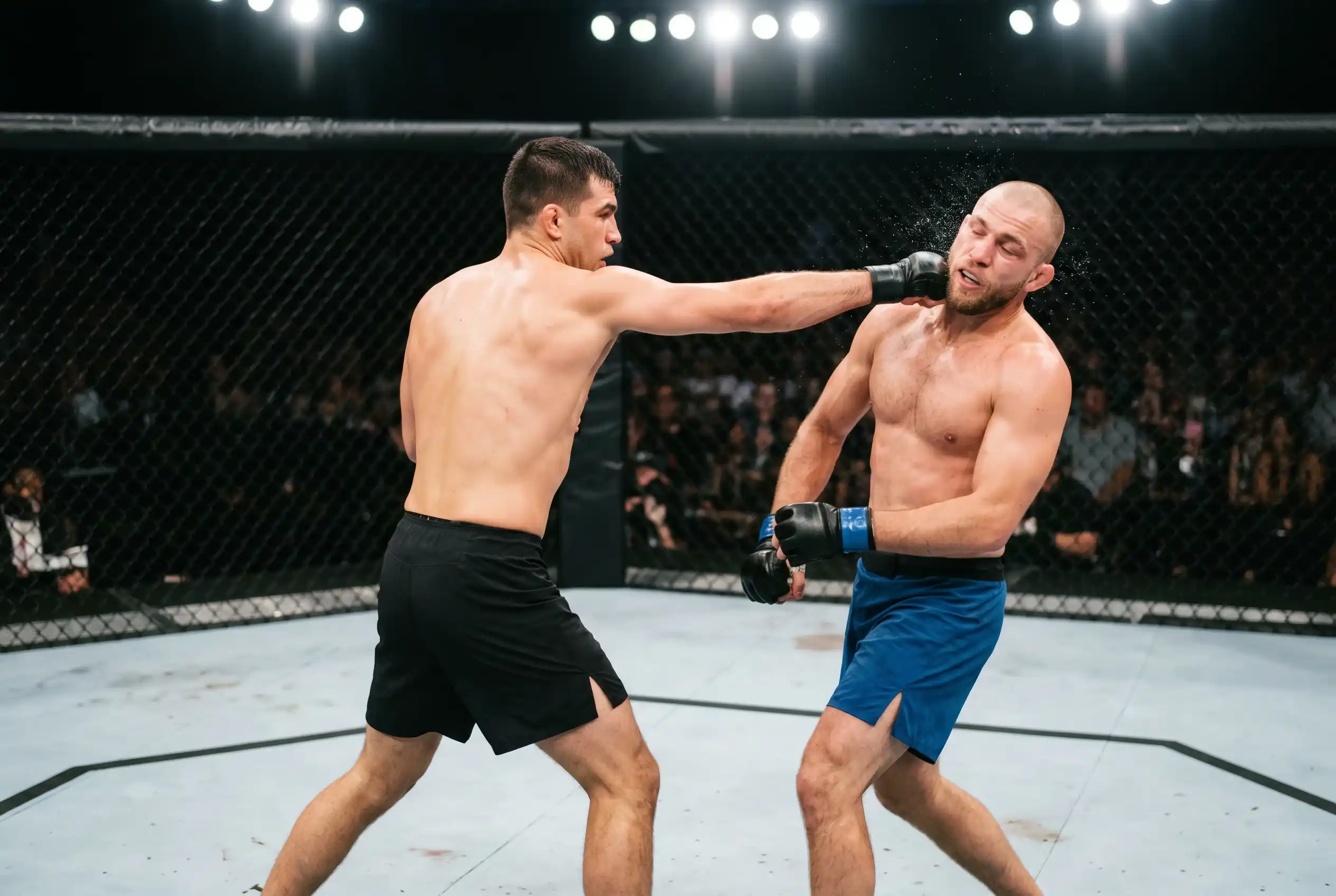 UFC method of victory betting showing knockout, submission, and decision odds on a sportsbook